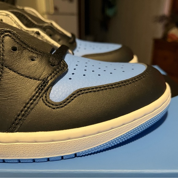 Air Jordan 1 High Retro UNC TOE University Blue size 11 Mens (2023) - Picture 11 of 13